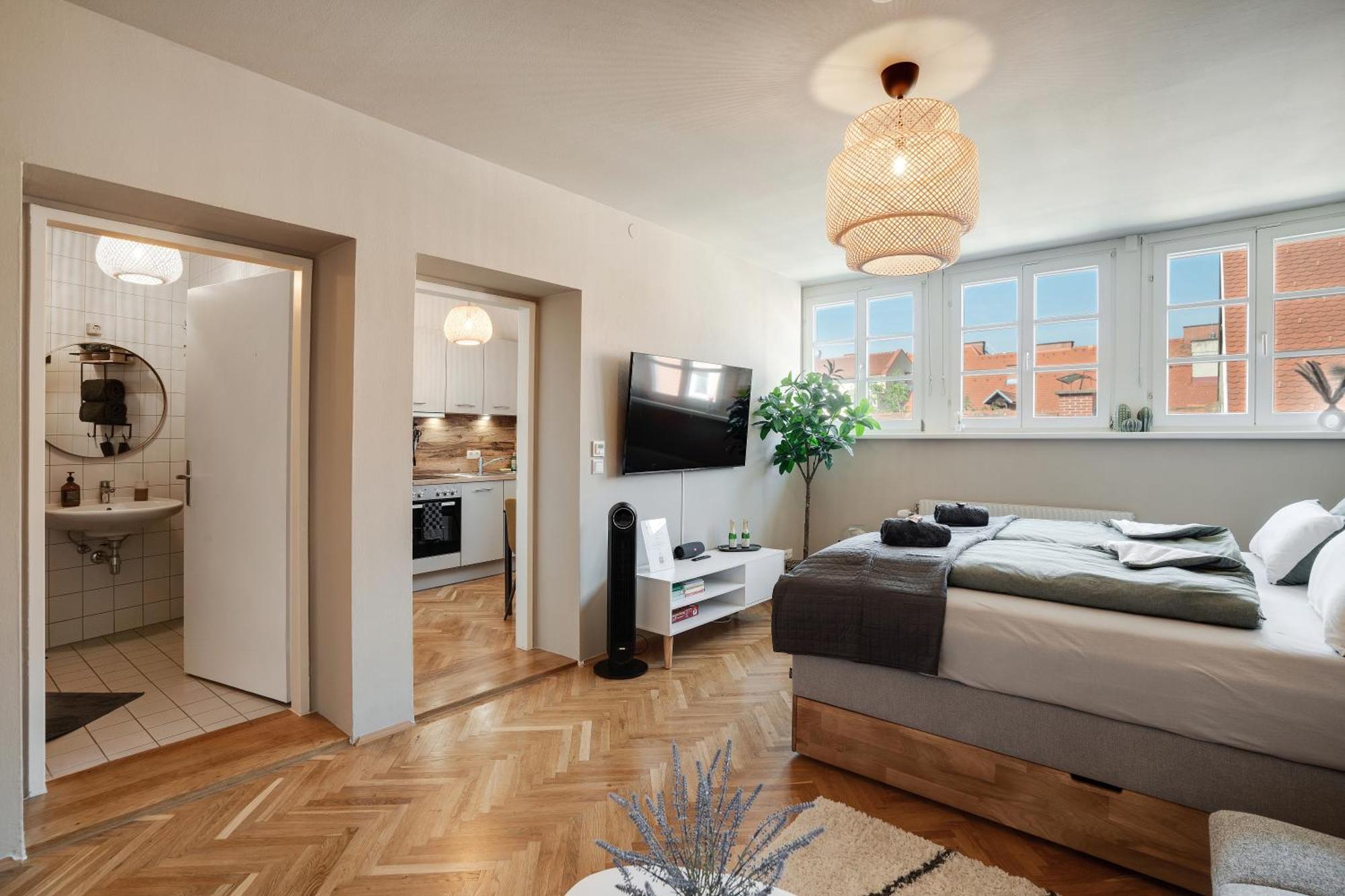 Boho Design Studio By Hero Homes - Top Lage Im Historischen Zentrum - Self-Check-In & Aircon Štýrský Hradec Exteriér fotografie